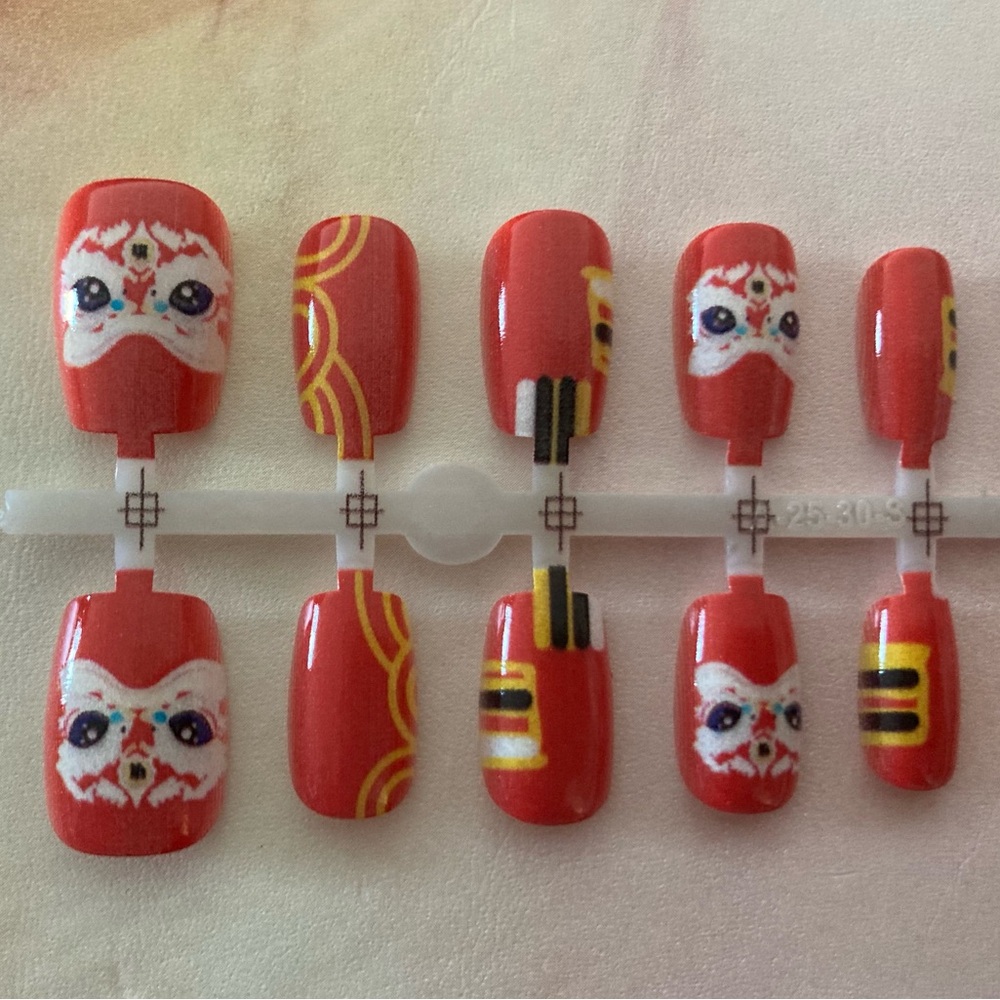 [M] 💅10Pcs Wearable Press on Nail Short Square Chinese Lunar New Year Lion Dance